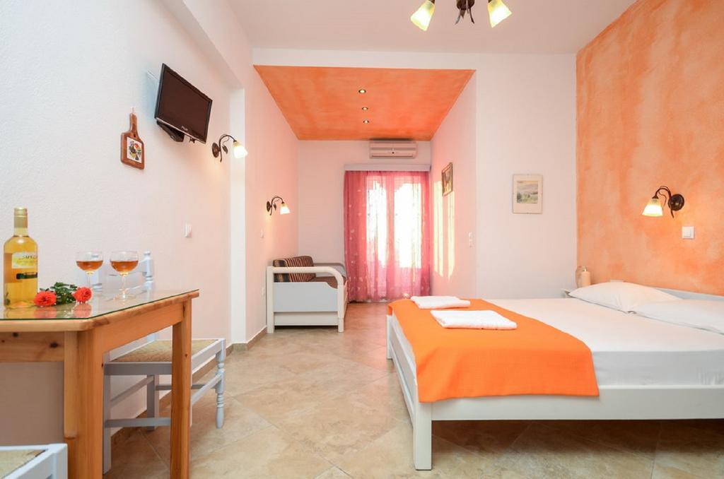 Sofia Studios Agia Anna  Cameră foto