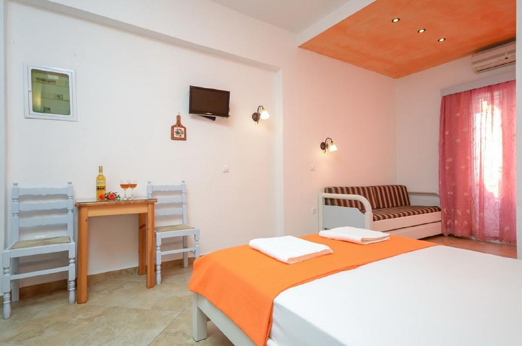 Sofia Studios Agia Anna  Cameră foto