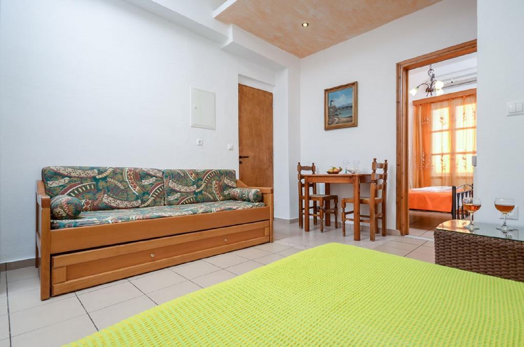Sofia Studios Agia Anna  Cameră foto